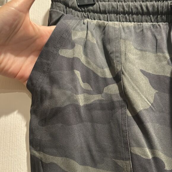 NWOT Splendid Camo Joggers, Size Medium - Picture 3 of 8